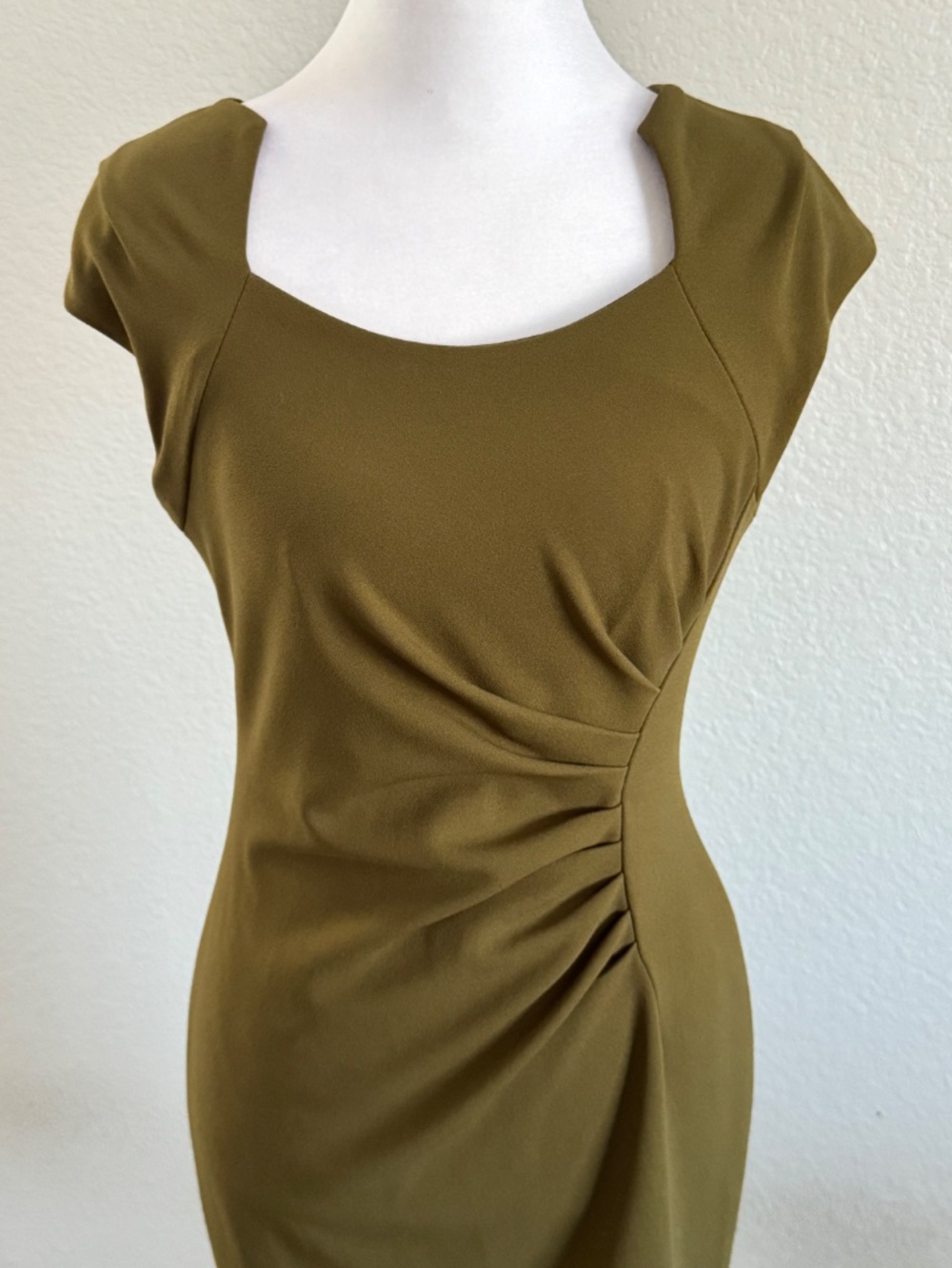 Calvin Klein Sleek Sheath Rouged dress Size 2 - Picture 3 of 10